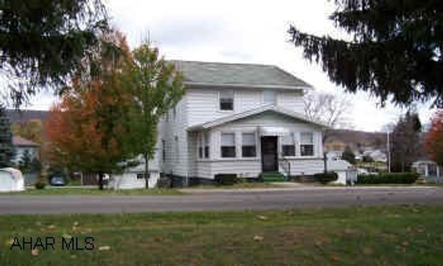 Nice 3 bedroom 2 story in Pleasant Valley.