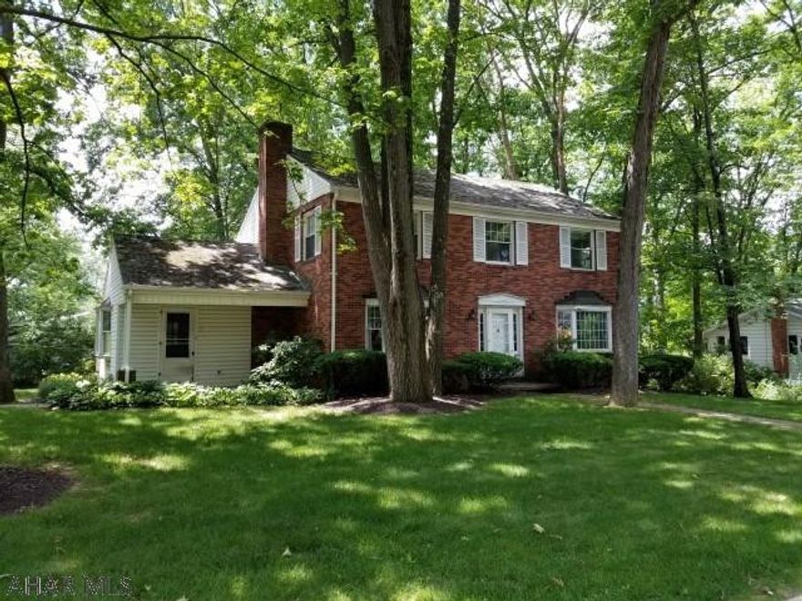 2 story, 3 bedroom home in good residential neighborhood near Tyrone Area School District Campus. Fireplace in family room. 2 1/2 baths. Corner lot.