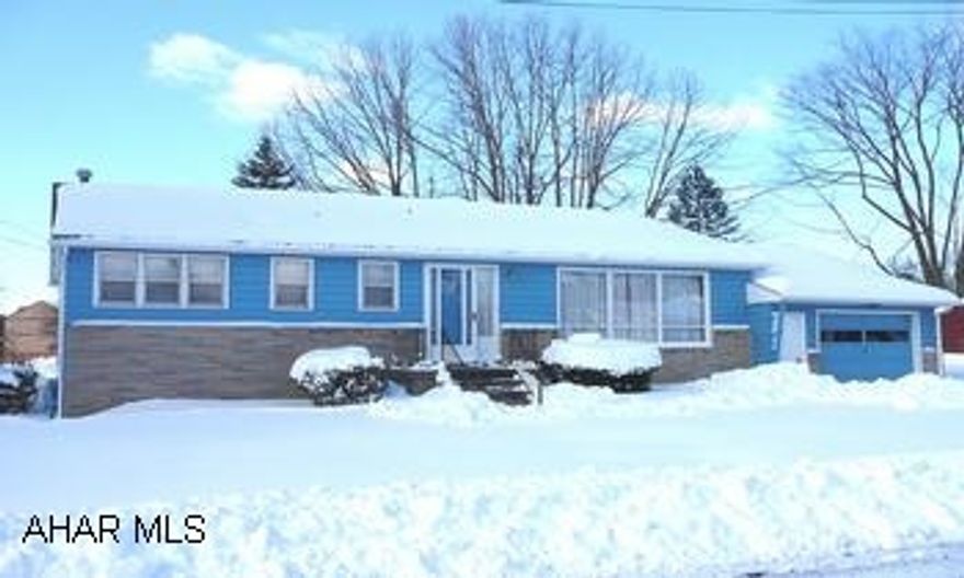 HOME PROTECTION PLAN INCLUDED.  ONE STORY LIVING.  GOOD MECHANICS.  SCREENED PORCH.  HARDWOOD FLOORS.  APPLIANCES INCLUDED.  CALL SHARON MULDOON FOR INFORMATION 329-2516. HOME PROTECTION PLAN INCLUDED.  ONE STORY LIVING.  GOOD MECHANICS.  SCREENED PORCH.  HARDWOOD FLOORS.  APPLIANCES INCLUDED.  CALL SHARON MULDOON FOR INFORMATION 329-2516.