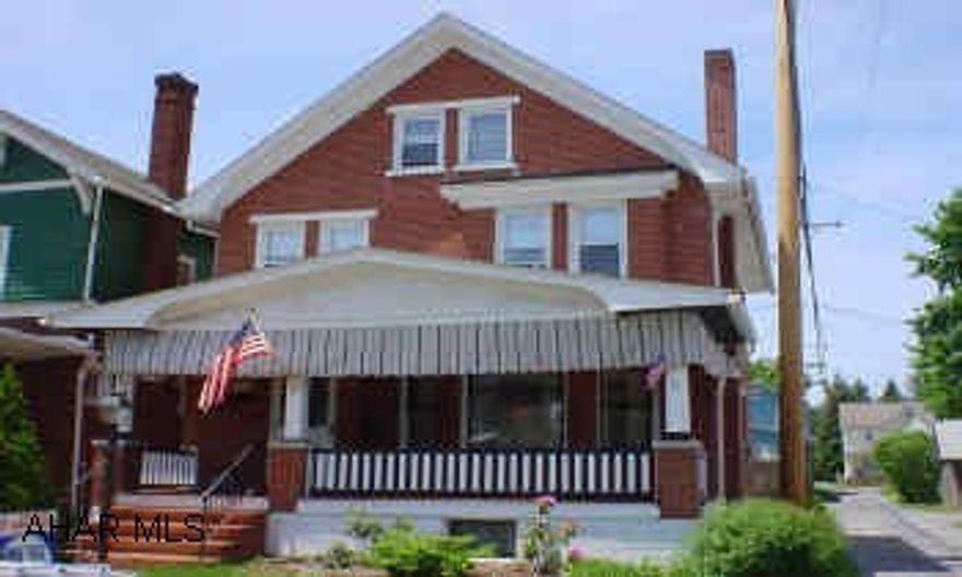 EXTREMELY NICE 3/4 BEDROOM, BRICK, GREAT LOCATION, 2 BATHS, CLOSE TO CAMPUS, SHOPPING PLAZA, FAST FOOD, NATURAL WOODWORK, NEWER KITCHEN, SOME NEWER WINDOWS, 1 CAR DETACHED GARAGE, BASEMENT HAS FINISHED REC ROOM W/ BAR, 2 SUNPORCHES,  NICELY MAINTAINED EXTREMELY NICE 3/4 BEDROOM BRICK, GREAT LOCATION, 2 BATHS, CLOSE TO CAMPUS, SHOPPING PLAZA, FAST FOOD, NATURAL WOODWORK, NEWER KITCHEN, SOME NEWER WINDOWS, 1 CAR DETACHED GARAGE, BASEMENT HAS FINISHED REC ROOM W/ BAR, 2 SUNPORCHES,  NICELY MAINTAINED