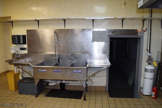 Unknown - Commercial Sale