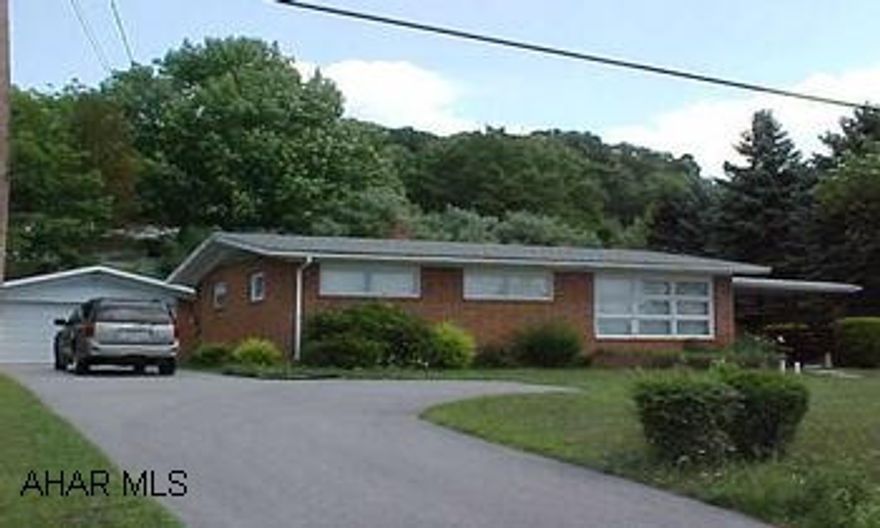 3 BR, 1.75 BA Brick Ranch on 100x120 lot.  Whole house fan, 2 car detached garage, covered patio, sump pump not connected. 3 BR, 1.75 BA Brick Ranch on 100x120 lot.  Whole house fan, 2 car detached garage, covered patio, sump pump not connected.