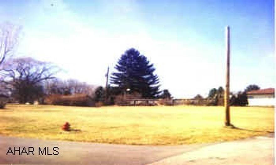 BEAUTIFUL CORNER LOT IN QUIET RESIDENTIAL NEIGHBORHOOD. ALL UTILITIES AT CURB SIDE. BEAUTIFUL CORNER LOT IN QUIET RESIDENTIAL NEIGHBORHOOD. ALL UTILITIES AT CURB SIDE.