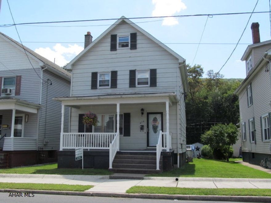 Clean & ready to move in to!  Located in the quaint borough of Tyrone with easy access to State College & Altoona. Featuring 3 BR's, large kitchen, central air, above ground pool, & off street parking. Priced to sell