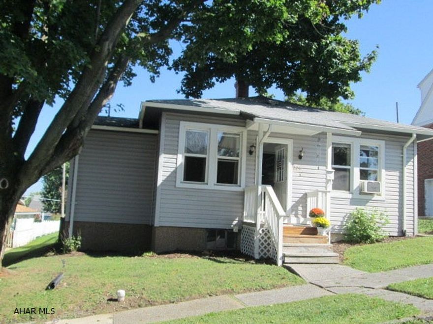 Altoona/Garden Heights - Immaculate 1 story with 2 large bedrooms with walk in closets, large bath and bright kitchen with vaulted ceilings. This property offers off street parking in the rear with a large fenced yard. Just bring your furniture and move in.