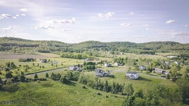 Sunken Hollow - Land