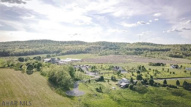 Sunken Hollow - Land