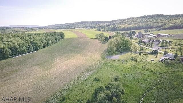 Sunken Hollow - Land