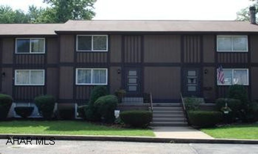 Charming Townhouse with 2 Bedroom, Finished Basement, and Nice Rear Deck Charming Townhouse with 2 Bedroom, Finished Basement, and Nice Rear Deck