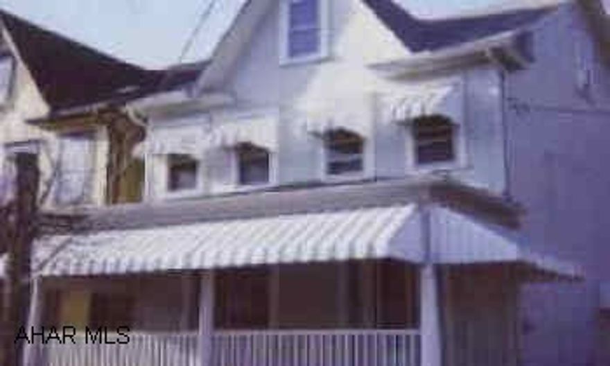 Corner Lot, needs minor fixing inside, includes 4 vacant lots between 9th & 10th St. Corner Lot, needs minor fixing inside, includes 4 vacant lots between 9th & 10th St.   Electric system - fuse