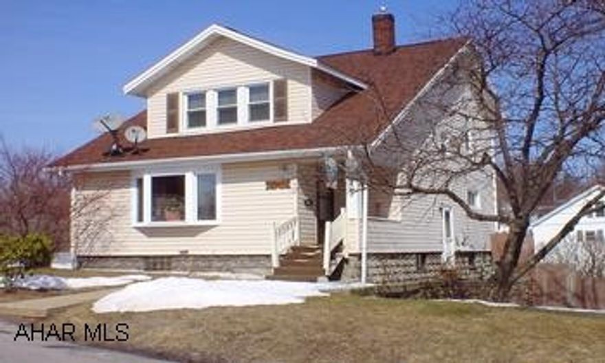 3 BR home on large, fenced corner lot. Newer oak KIT w/all appliances & pantry area, DR w/patio doors to deck, & large LR w/bay window. Newer windows, vinyl siding, roof, furnace, C/A & 100 amp breaker serv. ABV ground pool & shed. Call Scott W 935-5530. 3 BR home on large, fenced corner lot. Newer oak kitchen w/all appliances, pantry area, DR w/patio doors to deck, & large LR w/bay window. Newer windows, vinyl siding, roof, furnace, C/A & 100 amp breaker service. ABV ground pool & shed. Call Scott Weyer 935-5530.