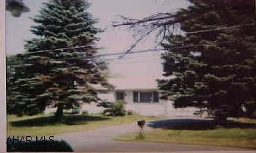 Darling ranch, hardwood floors, plaster walls, newer roof, large lot. DON'T LET CAT OUT! Darling ranch, hardwood floors, plaster walls, newer roof, large lot. DON'T LET CAT OUT!