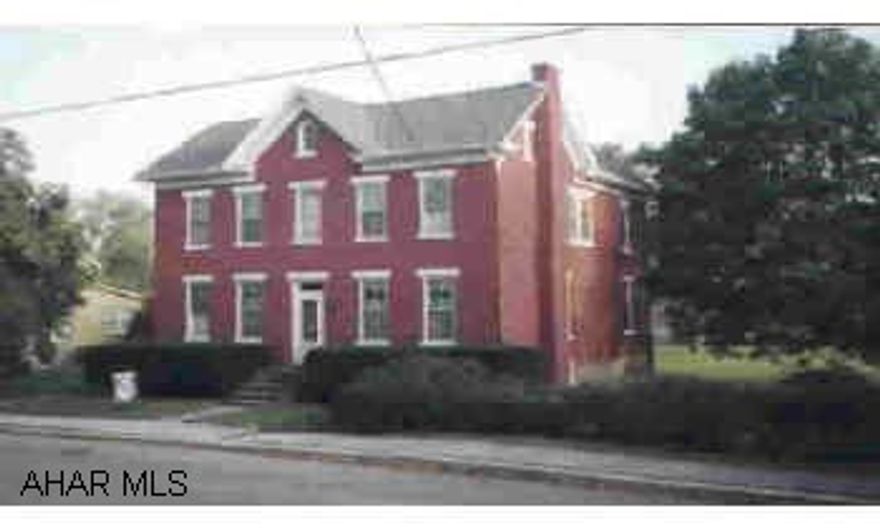 Features gourmet custom kitchen with center island, extra large level lot, 4 full bedrooms, newer roof and updated mechanics. Just a few blocks from schools and YMCA. Features gourmet custom kitchen with center island, extra large level lot, 4 full bedrooms, newer roof and updated mechanics. Just a few blocks from schools and YMCA.