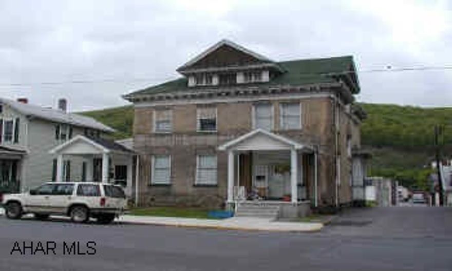 BRICK TRI-PLEX  SEPARATE UTILITIES:  OWNER PAYS WATER/SEWER AND GARBAGE.     5 BAY GARAGE RENTED FOR $100. BRICK TRI-PLEX.  2 TWO BEDROOM APARTMENTS.  1 THREE BEDROOM APARTMENT  SEPARATE UTILITIES, OWNER PAYS WATER/SEWER AND GARBAGE.  5 BAY GARAGE RENTED FOR $100.