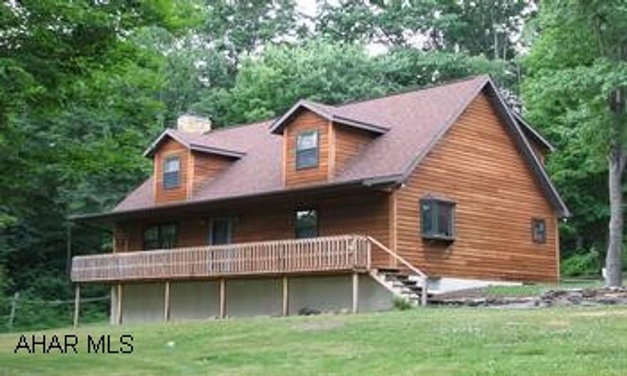 Great 2 story Cedar Sided house & garage on 3.326 acres w/spectacular mt view.  Private, country living only minutes from town, shopping & schools.  Large oversized bedrooms & kitchen with Master Suite on main level. Great 2 story Cedar Sided house & garage on 3.326 acres w/spectacular mt view.  Private, country living only minutes from town, shopping & schools.  Large oversized bedrooms & kitchen with Master Suite on main level, on a great piece of property full of wonderful wildlife.  Go to www.CAROLGARDINER.com for more details and virtual tour.