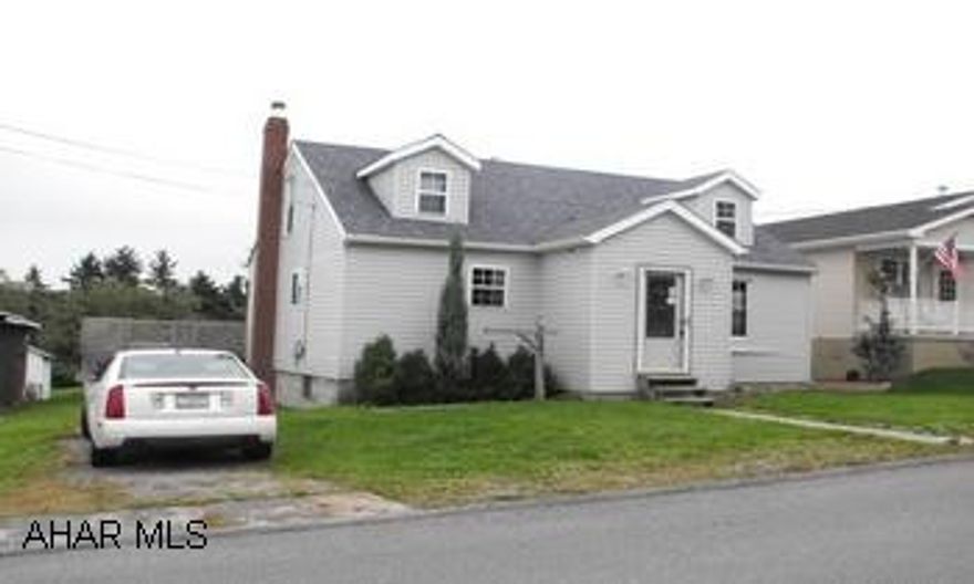 Nice modern kitchen with eating area.  Deck off dining area.  Modern bath.  Some freeze damage. "As Is" Sale. Nice modern kitchen with eating area.  Deck off dining area.  Modern bath.  Some freeze damage. "As Is" Sale.