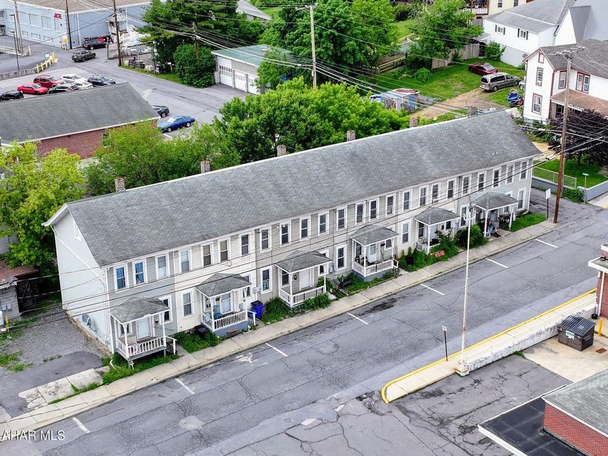 6 unit apartment buildings are hard to find!  Look no further, this 6 unit well maintained, turn-key rental in downtown Everett is waiting for you.  Walking distance to downtown and all its amenities.   Each unit is similar in shape and size.  Great income builder!