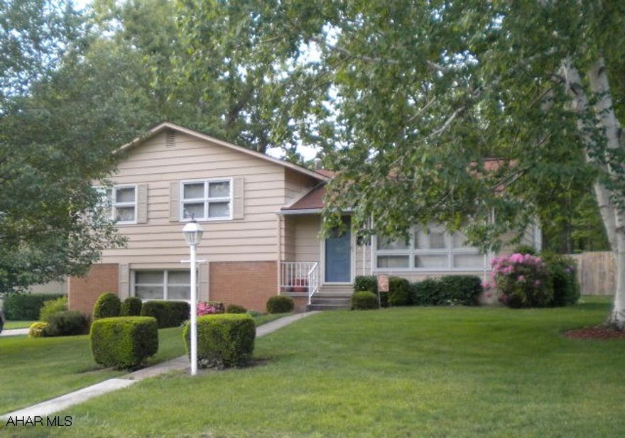 Highland Park in your back yard.  Nice screened porch, landscaped lot, shed, rear fence.  Bedrooms have hardwood floors.  Living Room and Dining Area have hardwood under carpet.  Lot size 105x105x107x74