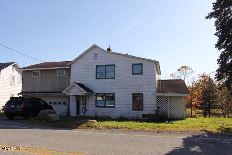 3 Bed 2 Bath house with 2 car integral garage with a studio apartment above. Property being sold ''AS IS''