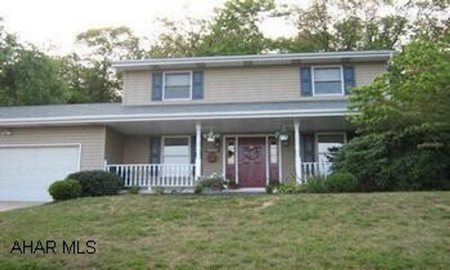 Beautiful two story home in great neighborhood.  Very private back.  Hardwood floors, large eat-in kitchen and formal dining room.  Stainless steel appliances.  Nice floor plan.  Motivated seller! Beautiful two story home in great neighborhood.  Very private back.  Hardwood floors, large eat-in kitchen and formal dining room.  Stainless steel appliances.  Nice floor plan.  Motivated seller!