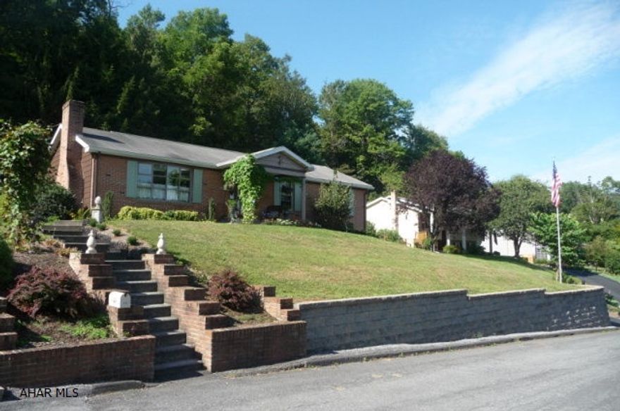 *Sellers are offering $5,000 seller assistance*  Charming 3 BR/3BA ranch home in quiet, in-town neighborhood. The home includes a large living room w/ scenic mountain views. Dining area w/ garden view, newer kitchen w/ oak cabinets, new stainless appliances and a convenient breakfast bar. It also includes a large family room w/ wood burning fireplace and wet bar. The home's exterior was recently painted and most windows have been updated. The primary bath is newly finished and the other two half baths have also been updated. The property offers a nice front porch with views of Bedford and surrounding mountains. A covered rear porch overlooks a small garden and the rear of the property is lined w/ large trees for privacy.