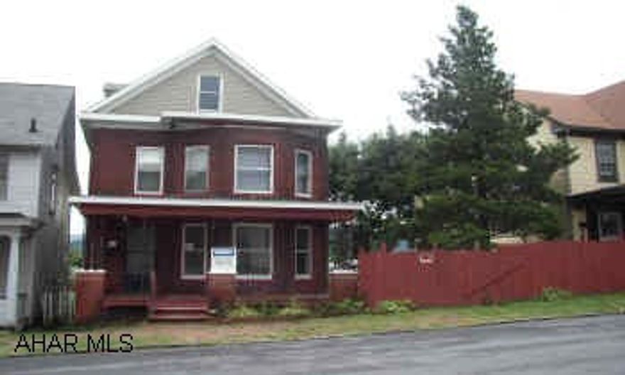 ALTOONA DUPLEX NEAR THE PENN ST. CAMPUS AND ALTOONA HOSPITAL. PRICED TO SALE THIS HOUSE INCLUDES APPLIANCES AND SEPARATE ELEC. SERVICE. NEWER FURNACE. EXTRA LARGE LOT WHICH IS FENCED. OFF STREET PARKING. GREAT VIEW FROM REAR DECK.