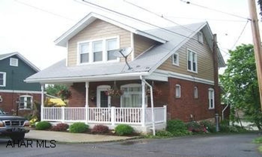 BRICK/VINYL 2 1/2 STORY, TOTALLY REMODELED AND READY FOR A YOUNG FAMILY. NEW KITCHEN, BATHS, FLOORING, LOADS OF CHARACTER AND STORAGE. GREAT YARD FOR KIDS. TOTALLY REMODELED 3 BR, WITH LOADS OF STORAGE. LANDSCAPED SIDE YARD FOR FAMILY. MAINTENANCE FREE HOME READY TO MOVE INTO.