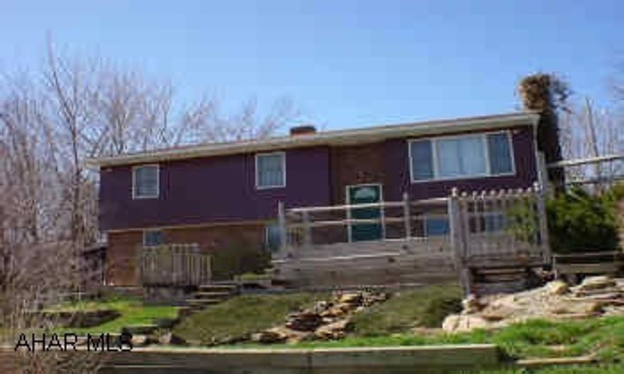 VERY NICE BI-LEVEL.  FANTASTIC VIEW, COULD BE 4 BEDROOMS.  OFF-STREET PARKING, APPRAISAL ON FILE. VERY NICE BI-LEVEL.  FANTASTIC VIEW, COULD BE 4 BEDROOMS.  OFF-STREET PARKING, APPRAISAL ON FILE.