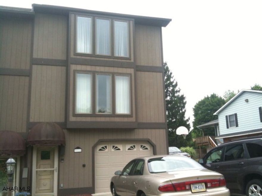 End Townhouse with nice backyard, patio and deck.  Very well maintained with large kitchen with double hung doors to deck, 2 full baths, 1 powder room off kitchen, private vanity area off Bedroom with walk in closet.  Convenient location - close to mall and restaurants & school (Baker).