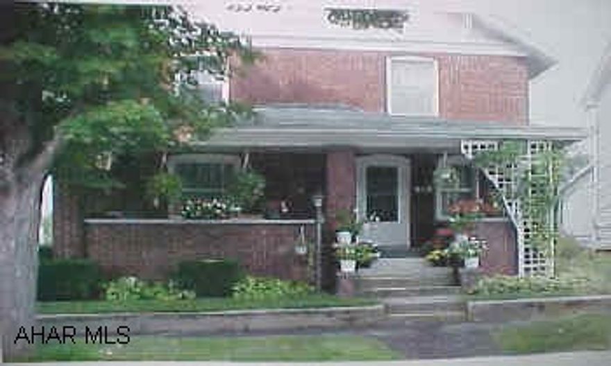 Great brick home on 50x120 corner lot. Great house. Great mechanics. MUST SEE! Great brick home on 50x120 corner lot. Great house. Great mechanics. MUST SEE! Electric system - 100 amp, Combo, Fuse