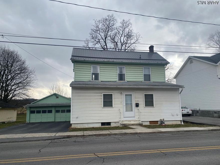 Located in the borough of Hollidaysburg this 3 bedroom 1.5 bath home has endless potential.  Whether you are looking for a home for yourself or an investment this move in ready home is waiting for you.