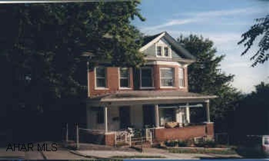 LARGE PRIVATE LOT WITHIN THE CITY. THIS BRICK HOUSE FEATURES LARGE ROOM SIZES, FIRST FLOOR LAUNDRY ROOM WITH HALF BATH AND A DINING ROOM WITH GAS FIREPLACE. WELL MAINTAINED 5 BEDROOM HOME WITH FENCED LOT.