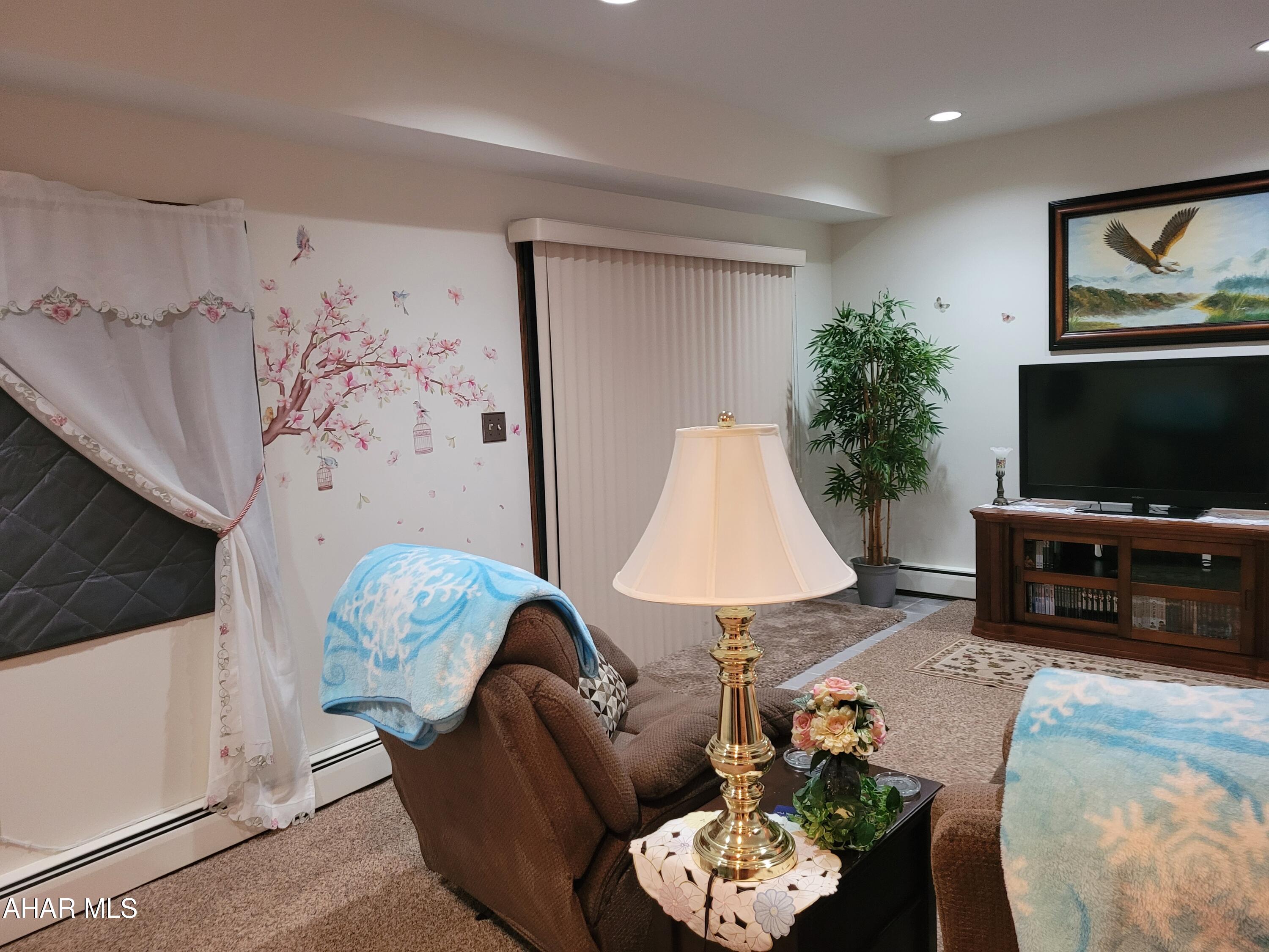 Glendale Yearound - Residential