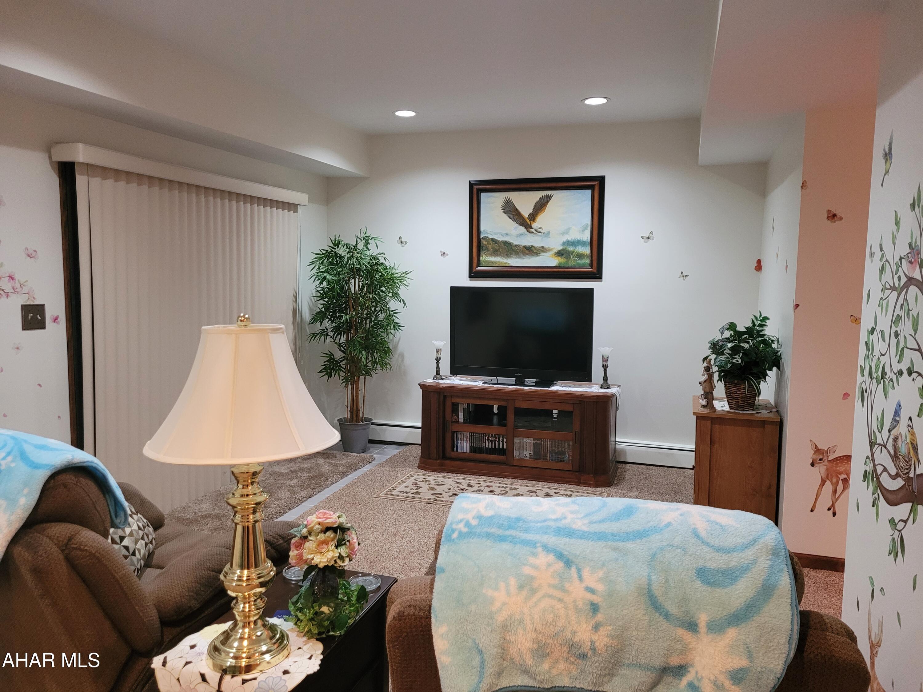 Glendale Yearound - Residential