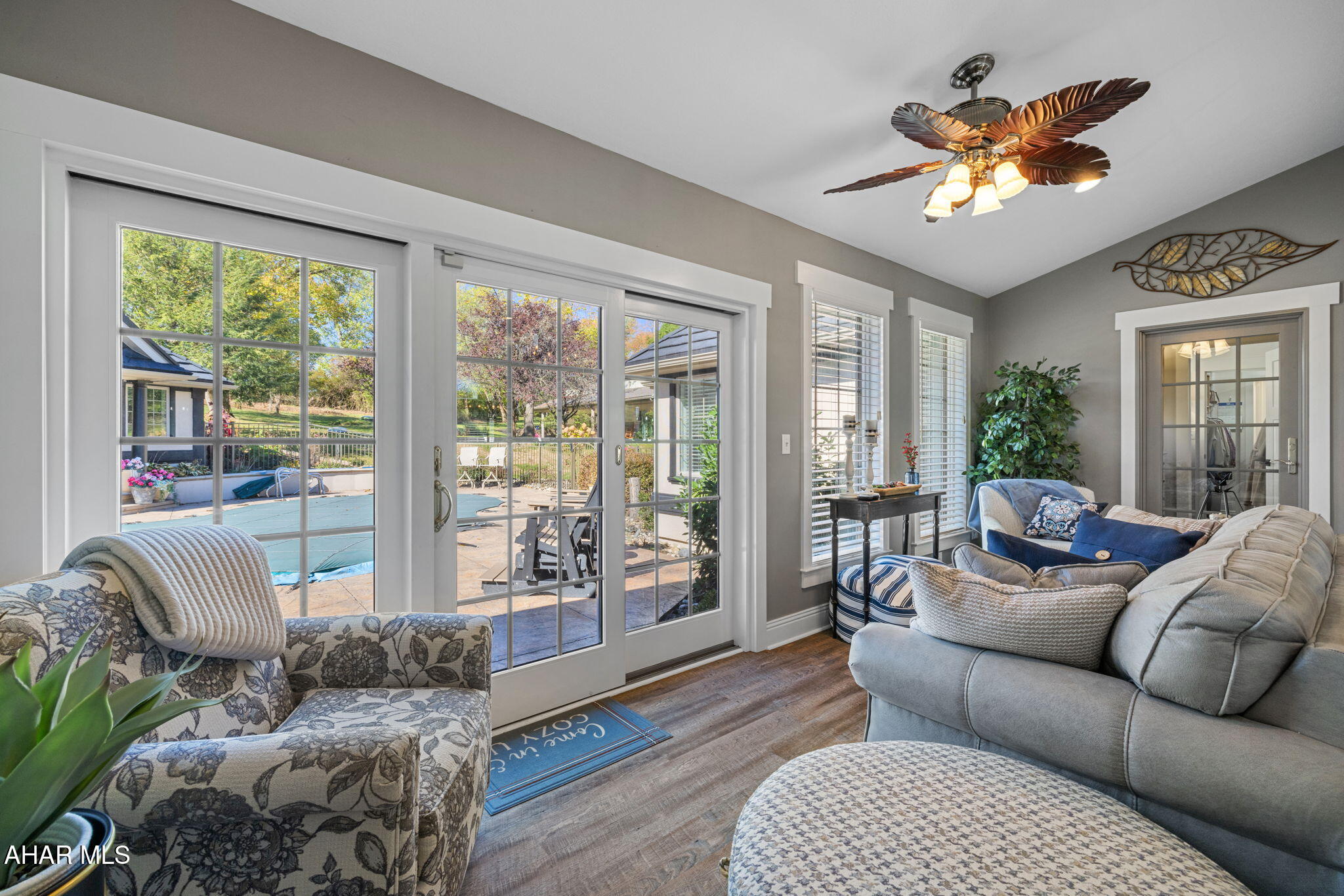 Rolling Hills - Residential