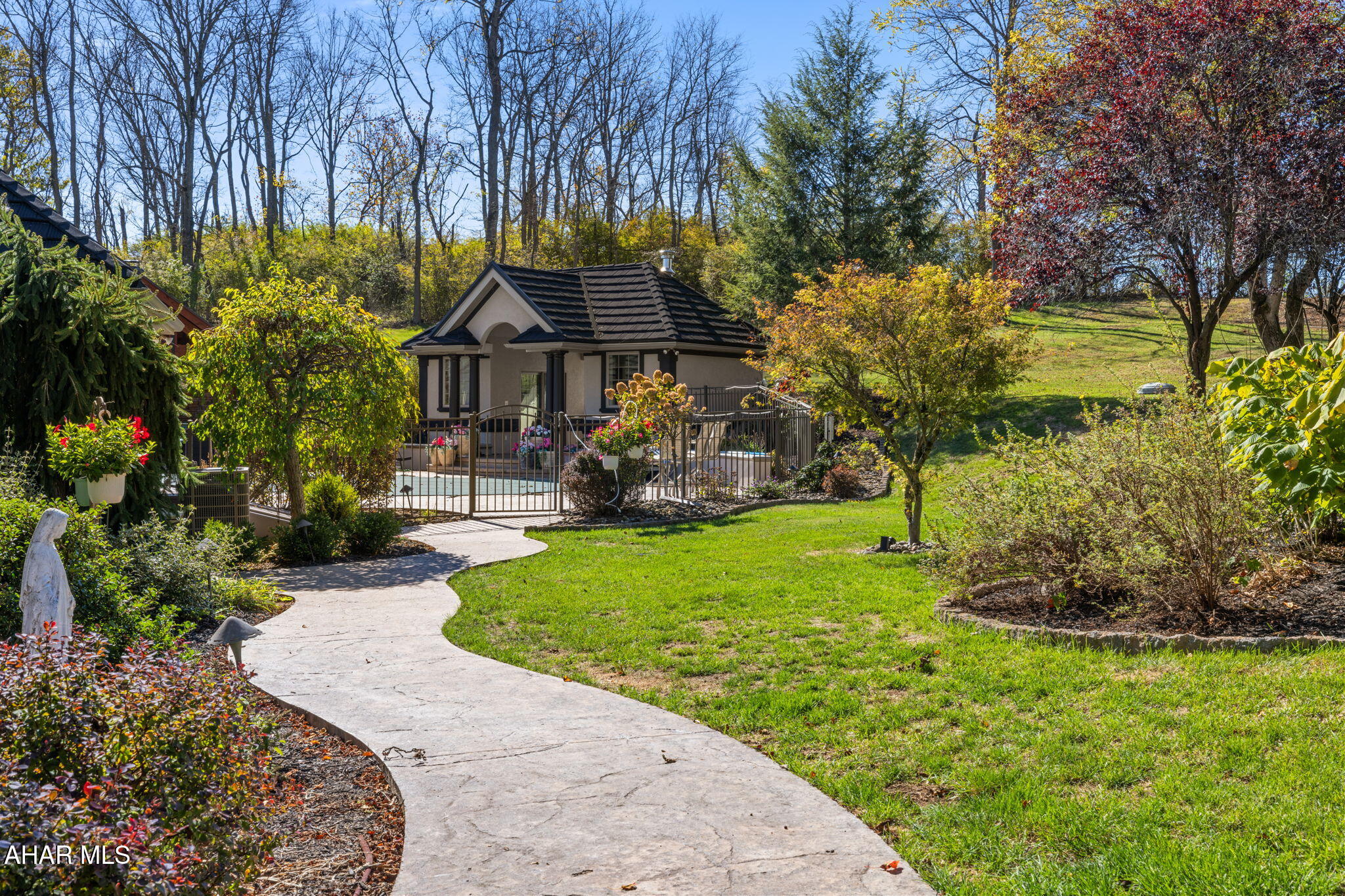 Rolling Hills - Residential