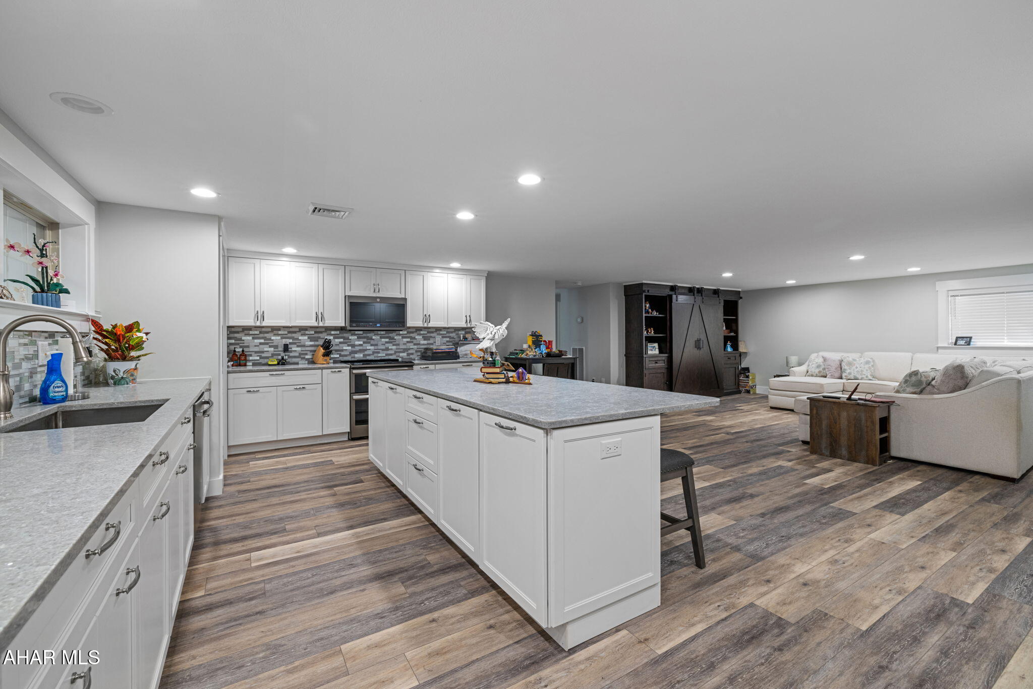 Rolling Hills - Residential