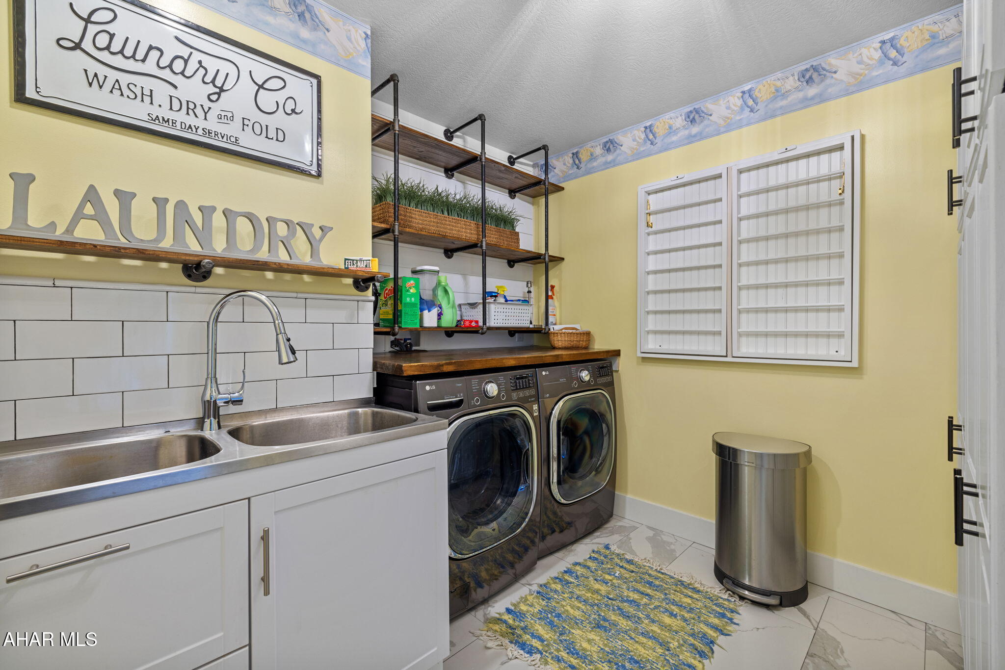 Rolling Hills - Residential