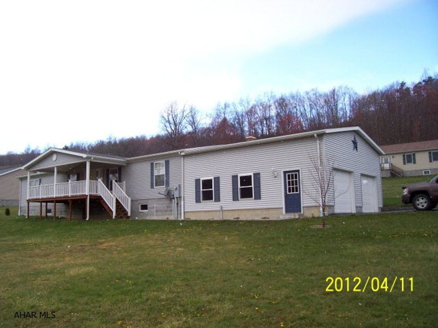 Beautiful spacious mobile home with 2x6 wall, full basement, and 2 car garage.