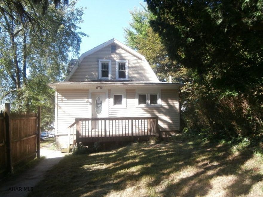 Bank REO  sold strictly in AS IS condition.  Units currently vacant. Needs some TLC.