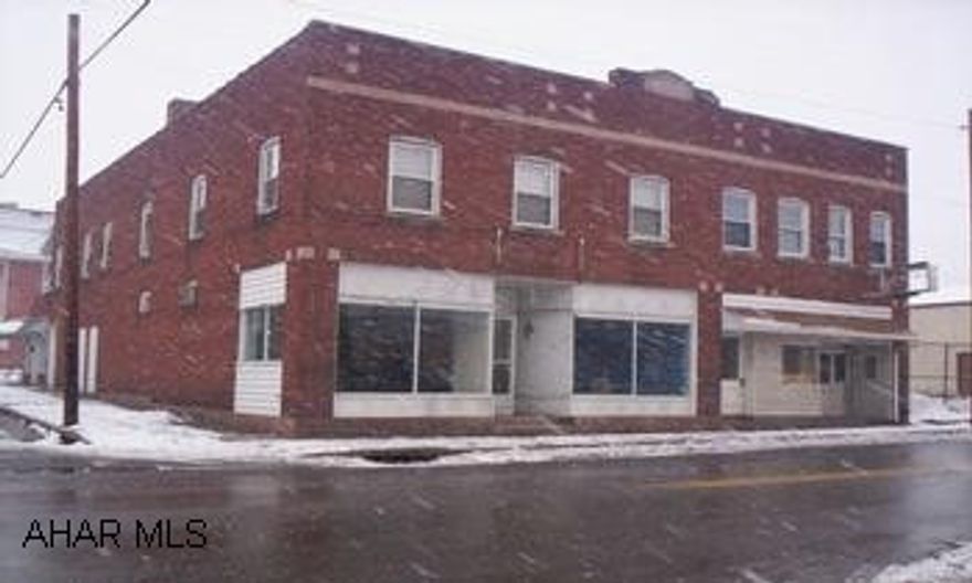 Main avenue in Juniata, 5 unit apartment building - 2 storefront properties.  4 aparts. and garage in back currently rented.  Sale is "As is" Main avenue in Juniata, 5 unit apartment building - 2 storefront properties.  4 aparts. and garage in back currently rented.  Sale is "As is"