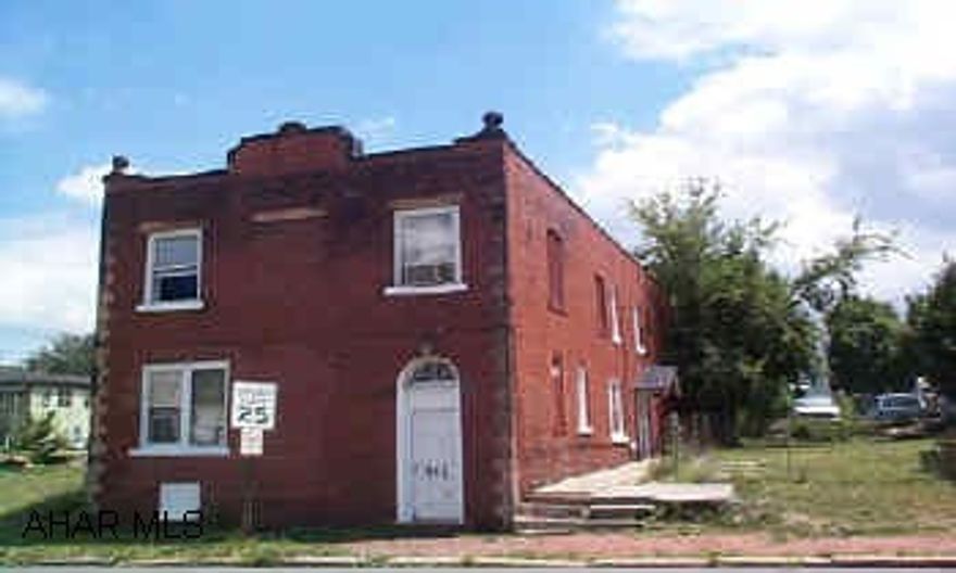 All brick 4 unit good condition. Set up utilities, seller pays water only @$130 - $150/Mo. New wiring 400 amp svc new HW tanks, new roof 1991 (50 year rubber) All appliances. Gross income $1365/MO.   Each unit has 1BA, Refrig, RngOv All brick 4 unit good condition. Set up utilities, seller pays water only @$130 - $150/Mo. New wiring 400 amp svc new HW tanks, new roof 1991 (50 year rubber) All appliances. Gross income $1365/MO.  Each unit has 1BA, Refrig, RngOv