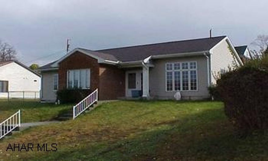 13 year old Brick and Vinyl Ranch.  3 bedroom 1.75 bath, finished family room in basement fenced yard. 13 year old Brick and Vinyl Ranch.  3 bedroom 1.75 bath, finished family room in basement fenced yard.