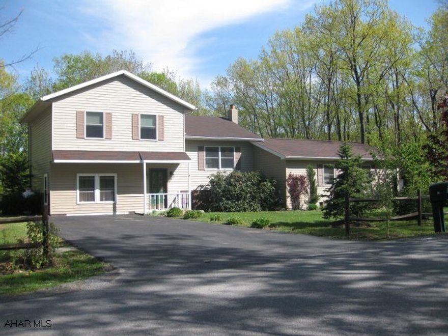 Carson Valley--Super home on private .96 acre.  3 Bedroom, 2 Full bathrooms, jacuzzi tub, lower level office can be converted to family room or 4th bedroom.  Above ground pool, 2 car garage. Zoned heating