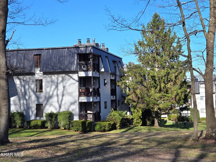 Seller has already paid the 2025 Special Assessment fee :) and in January 2025 has installed a new electric fireplace :) Ready to move in :) Nice fully-furnished 2-bedroom 2-bath Blue Knob condo located across from indoor hot-tub. Many extras including remote control air conditioning unit, washer/dryer combo, webcam and alarm system. Great 3rd-floor location with balcony overlooking woods. $342/mo HOA dues include outside maintenance, snow removal, indoor & outdoor pools, hottubs & tennis. J-659