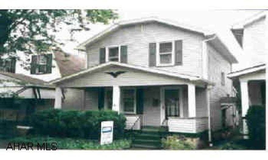 Nice multi-tier deck in rear, cute breakfast nook, natural woodworking, newer bath. Maintenance free exterior. Move right in! Nice multi-tier deck in rear, cute breakfast nook, natural woodworking, newer bath. Maintenance free exterior. Move right in!  Electric system - breaker