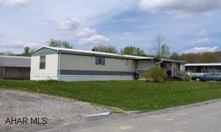 1994 - 14x70 Skyline - 3 BR, 2 Bath, Single wide, newer vinyl roof.  Includes; Range, Refrigerator, Washer, Dryer, Skylight in Kitchen, 2 Covered Decks. 1994 - 14x70 Skyline - 3 BR, 2 Bath, Single wide, newer vinyl roof.  Includes; Range, Refrigerator, Washer, Dryer, Skylight in Kitchen, 2 Covered Decks.  Lot Rent $245.00 includes trash.