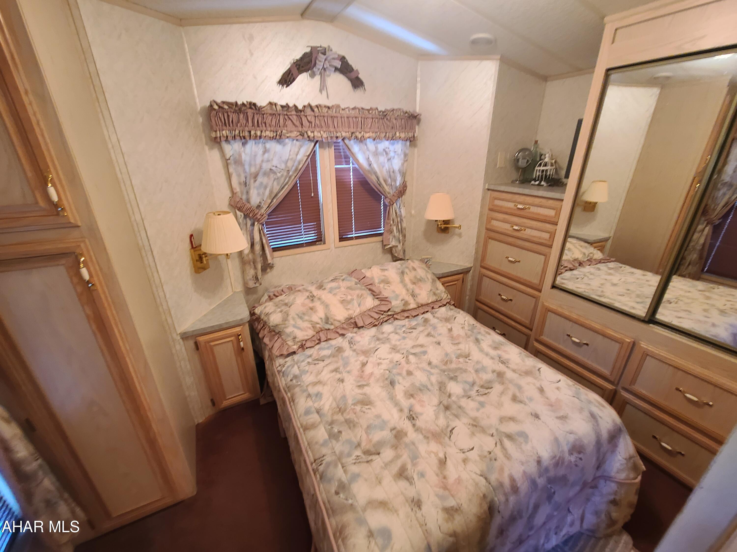 Glendale Yearound - Residential