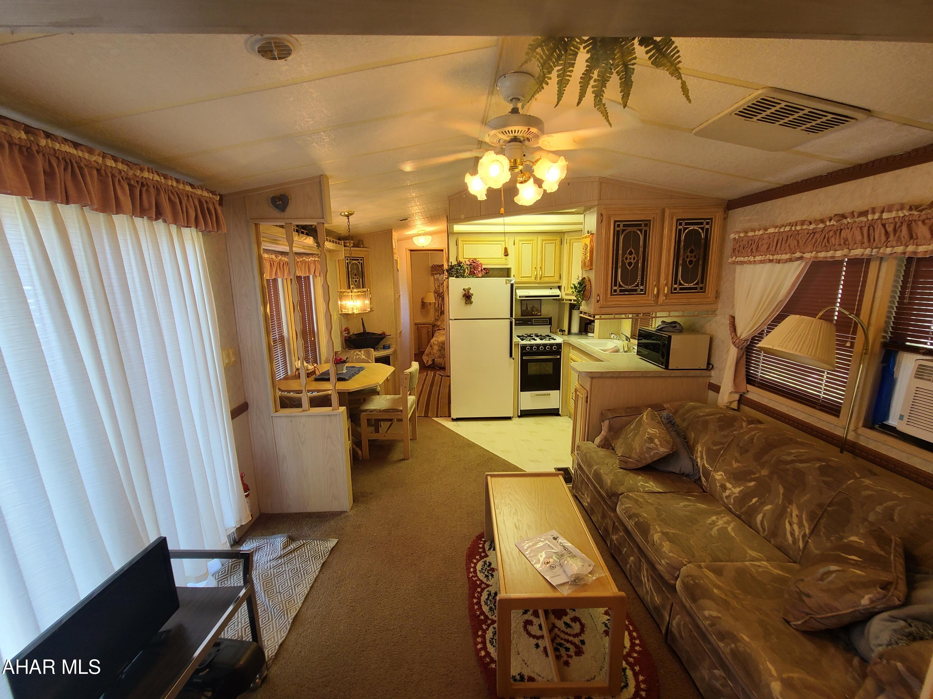 Glendale Yearound - Residential