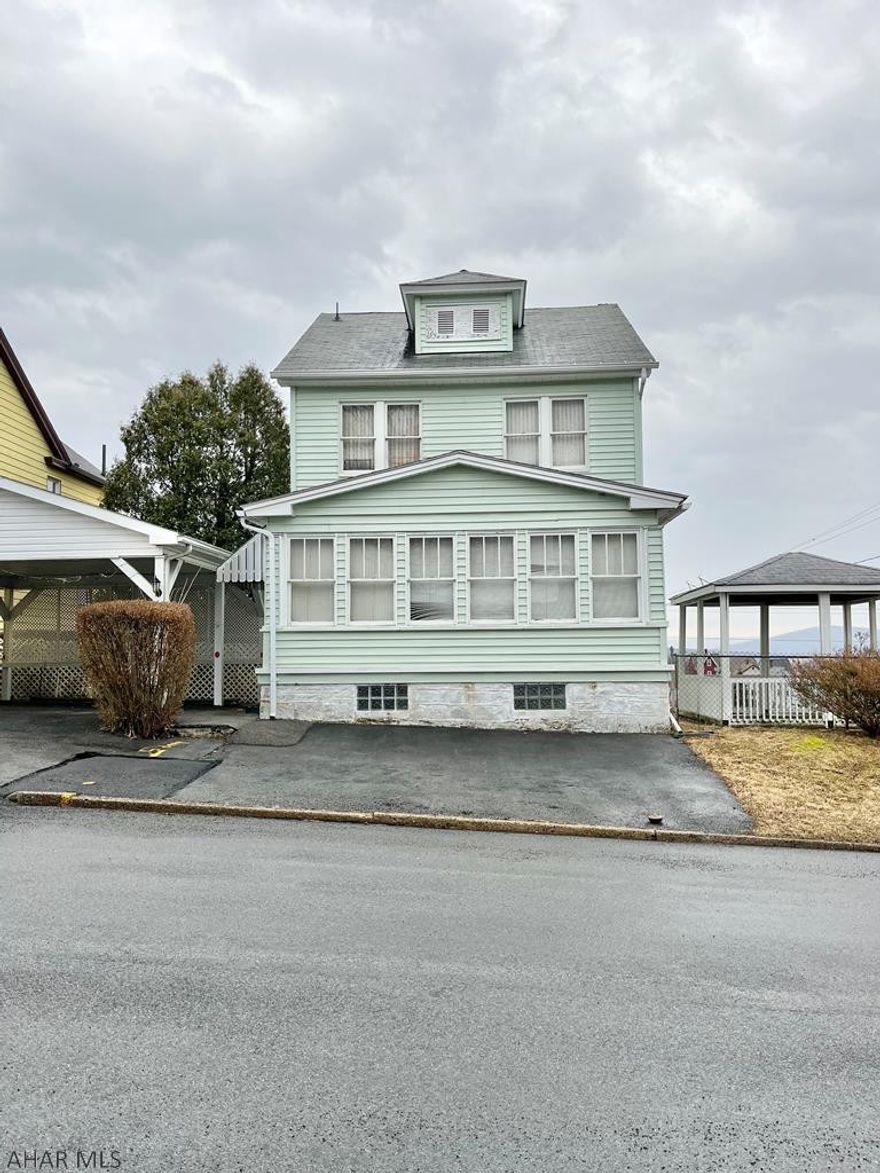 This is a great handyman special or great for a renovation loan.  Located in a great neighborhood with double fenced lot and off street parking.  Needs lots of work but very solid.